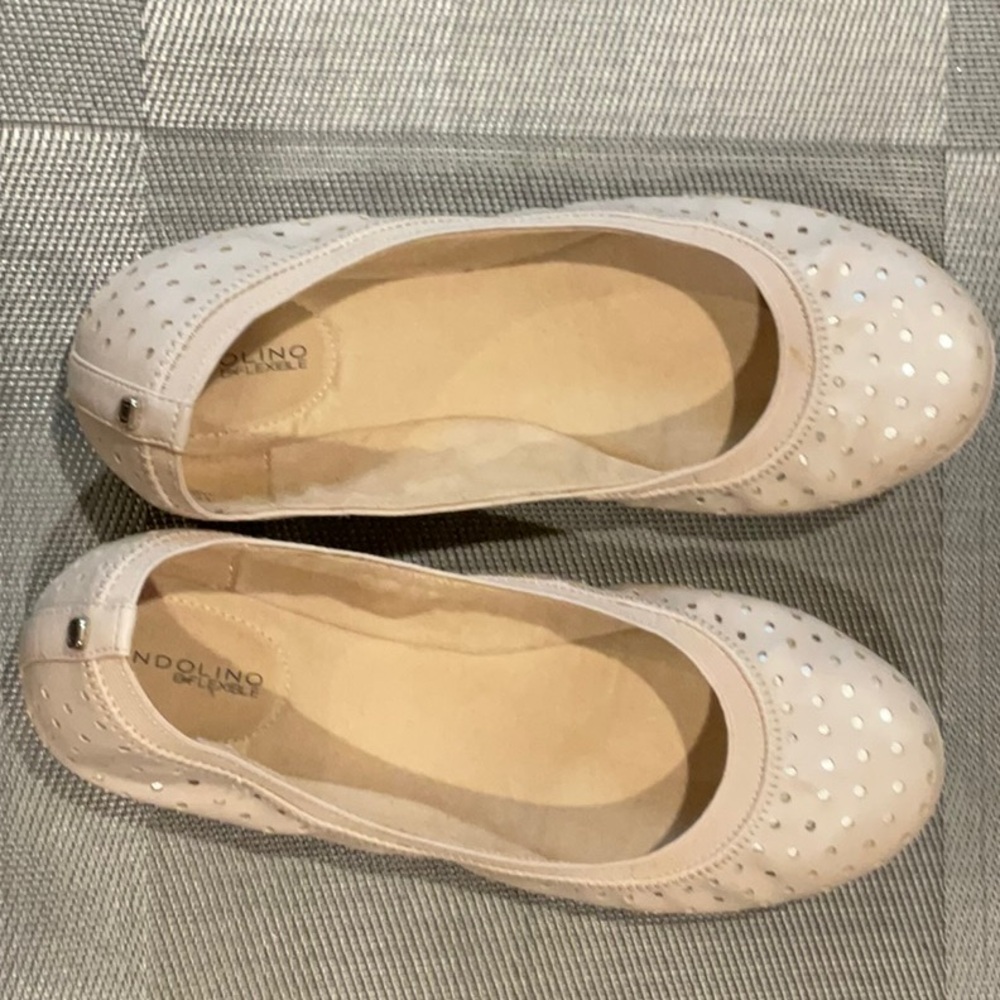 Bandolino B-Flexible Crème Flats